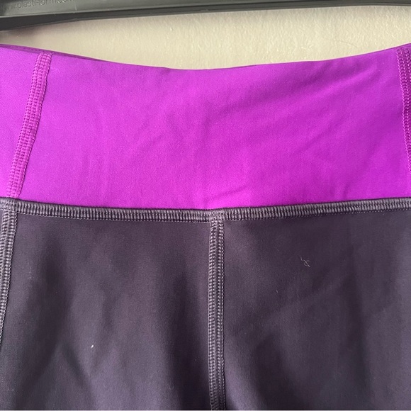 Lululemon Dark Purple Tight Stuff Scalloped Reflective Leggings Size 4 - Picture 7 of 7